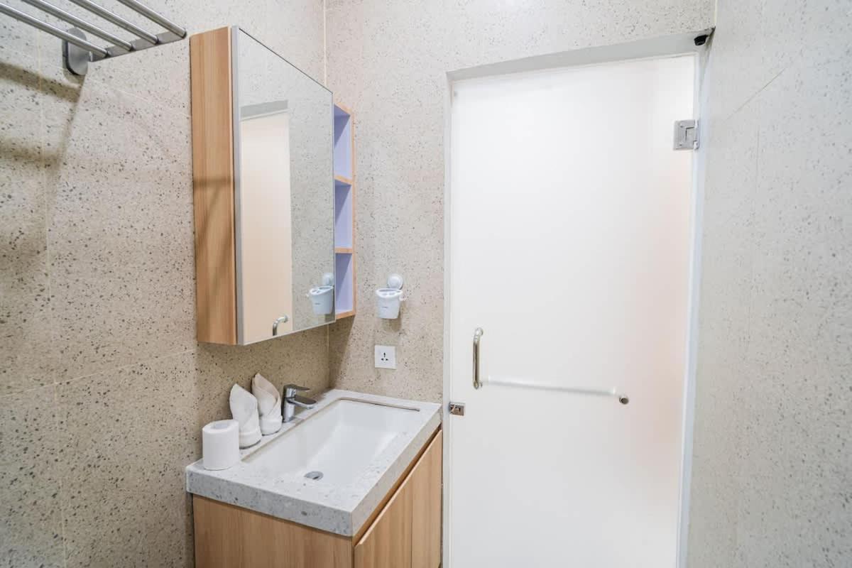 Alyxia 1 Bedroom Apartment In Central Seminyak Екстер'єр фото